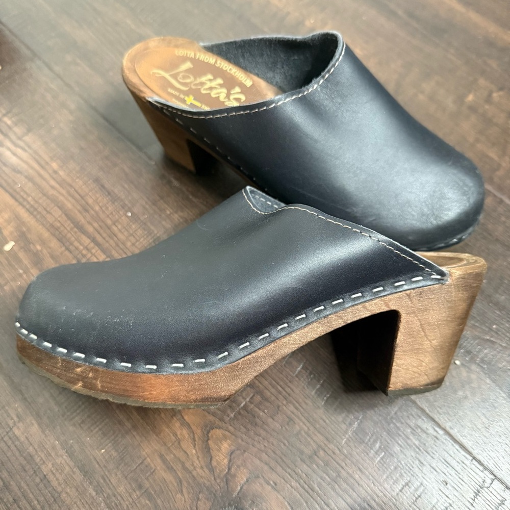 Lotta From Stockholm Navy Leather Clogs